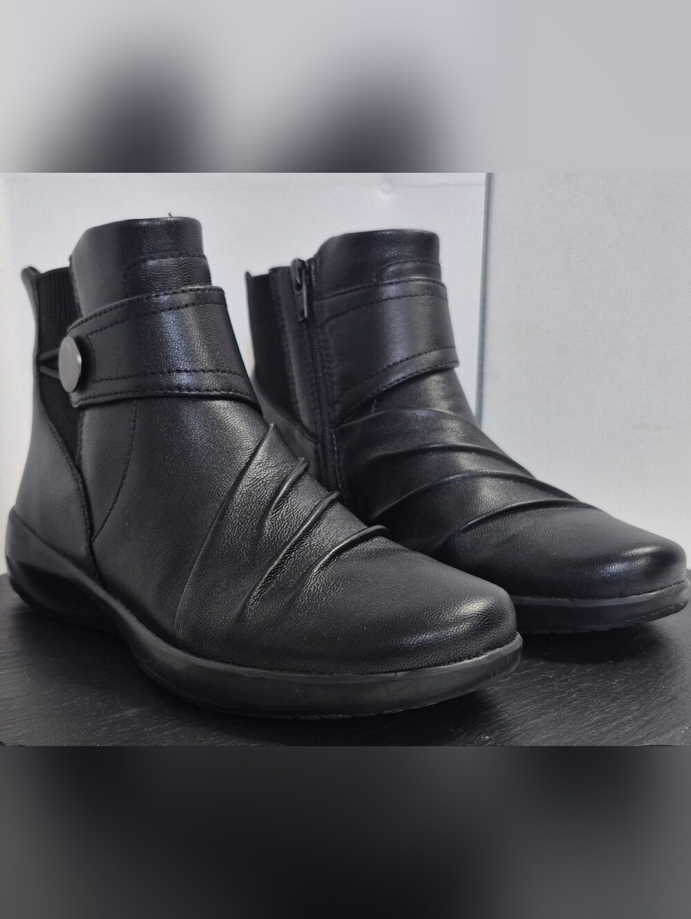 Clarks Collection Kaetlyn Sara Black Leather Ankle Booties Women's Size 6.5